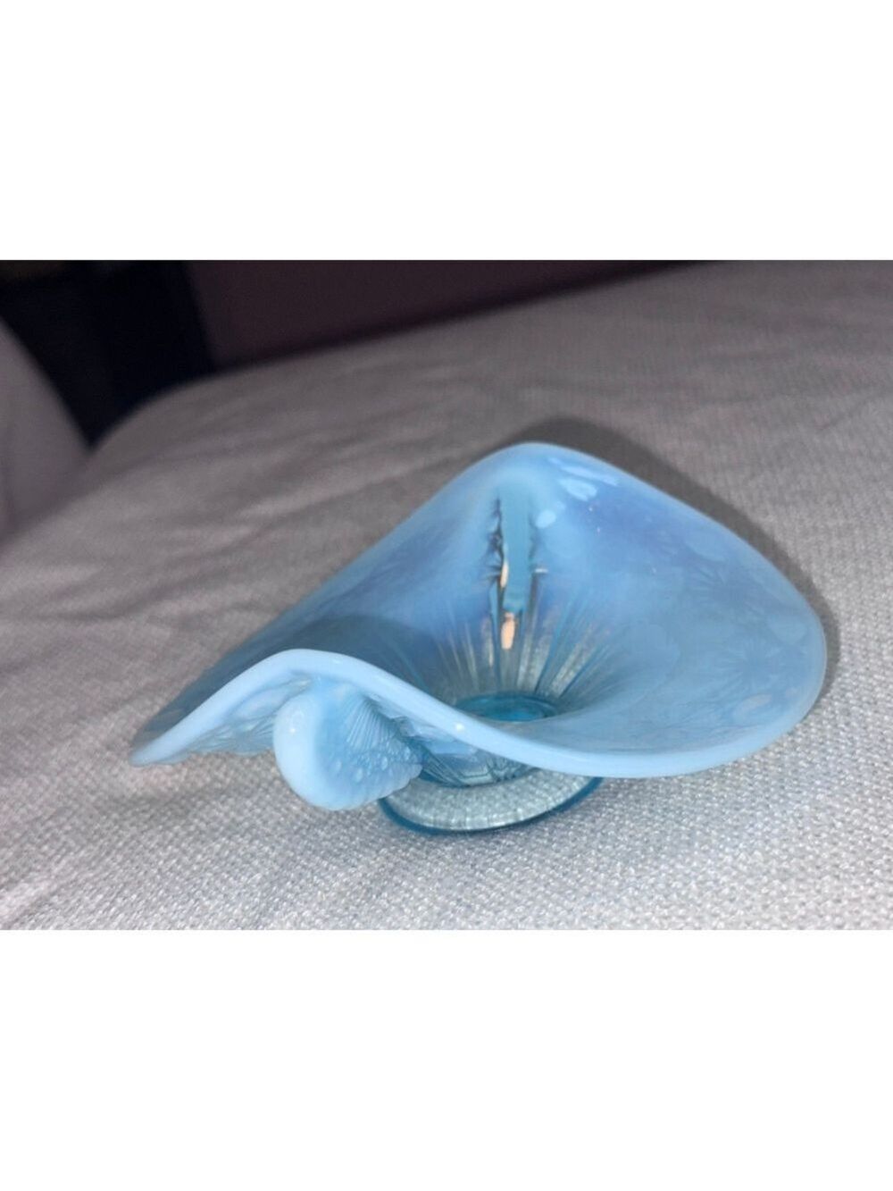 Fenton Glass Blue Opalescent Daisy & Button Pattern 5" Handled dish/bowl